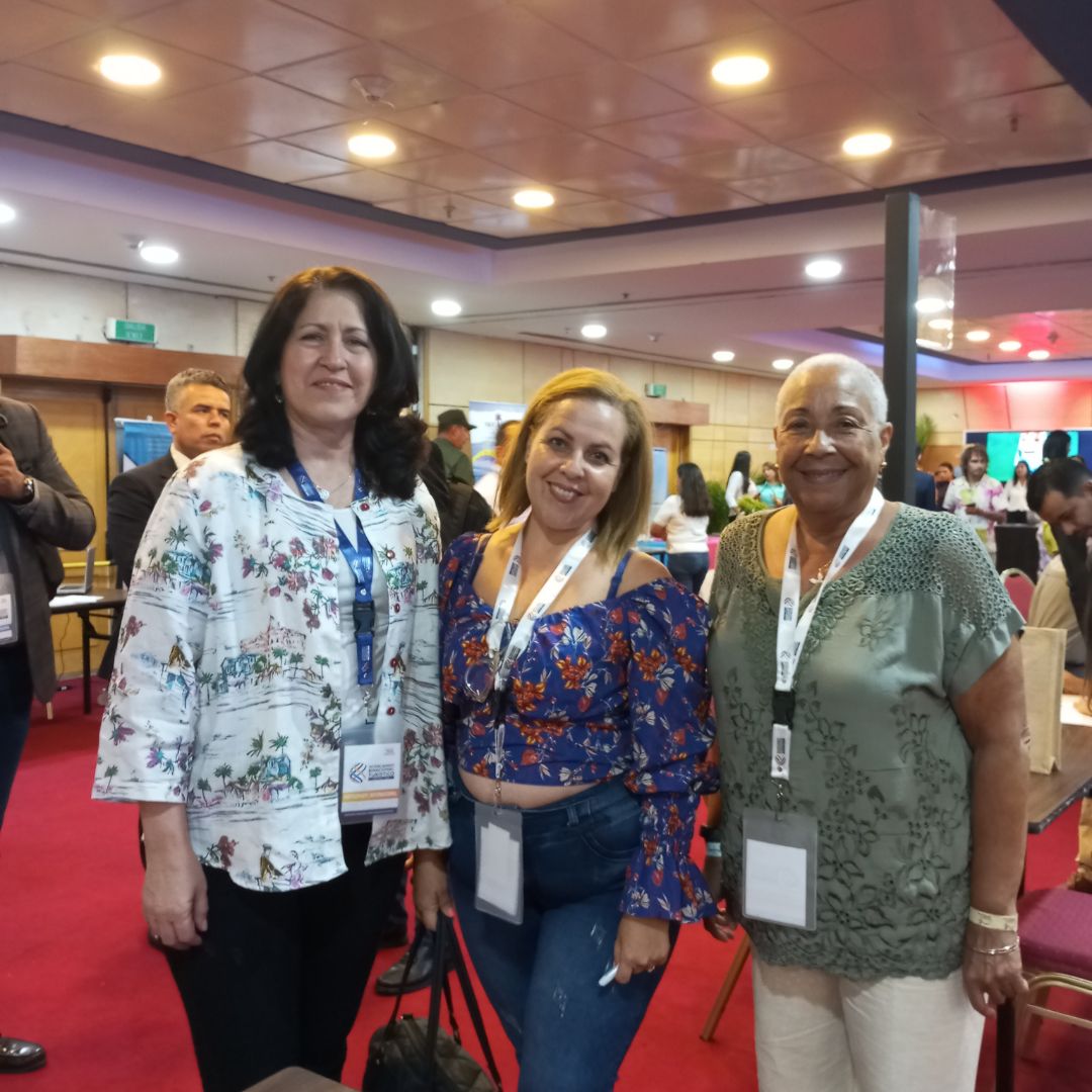 Firma de acta de relaciones con CUBANA de Aviación en el encuentro Binacional de Cuba - Venezuela